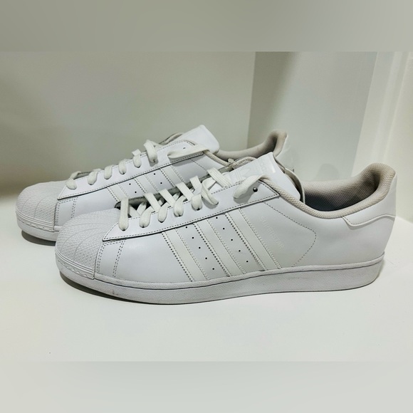 Size 18 - Men’s adidas Superstar White B27136! NEW - Picture 1 of 6